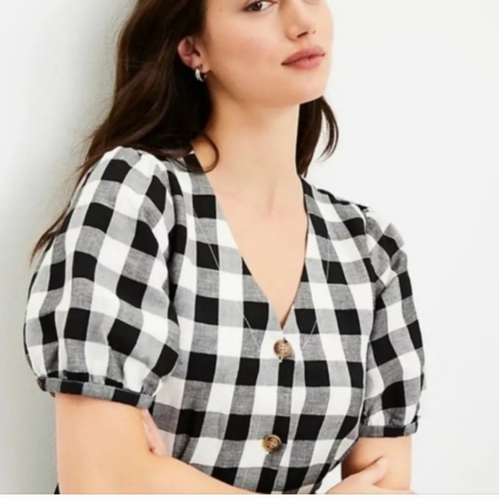 🩵 LOFT Plaid V-Neck Puff Sleeve Top